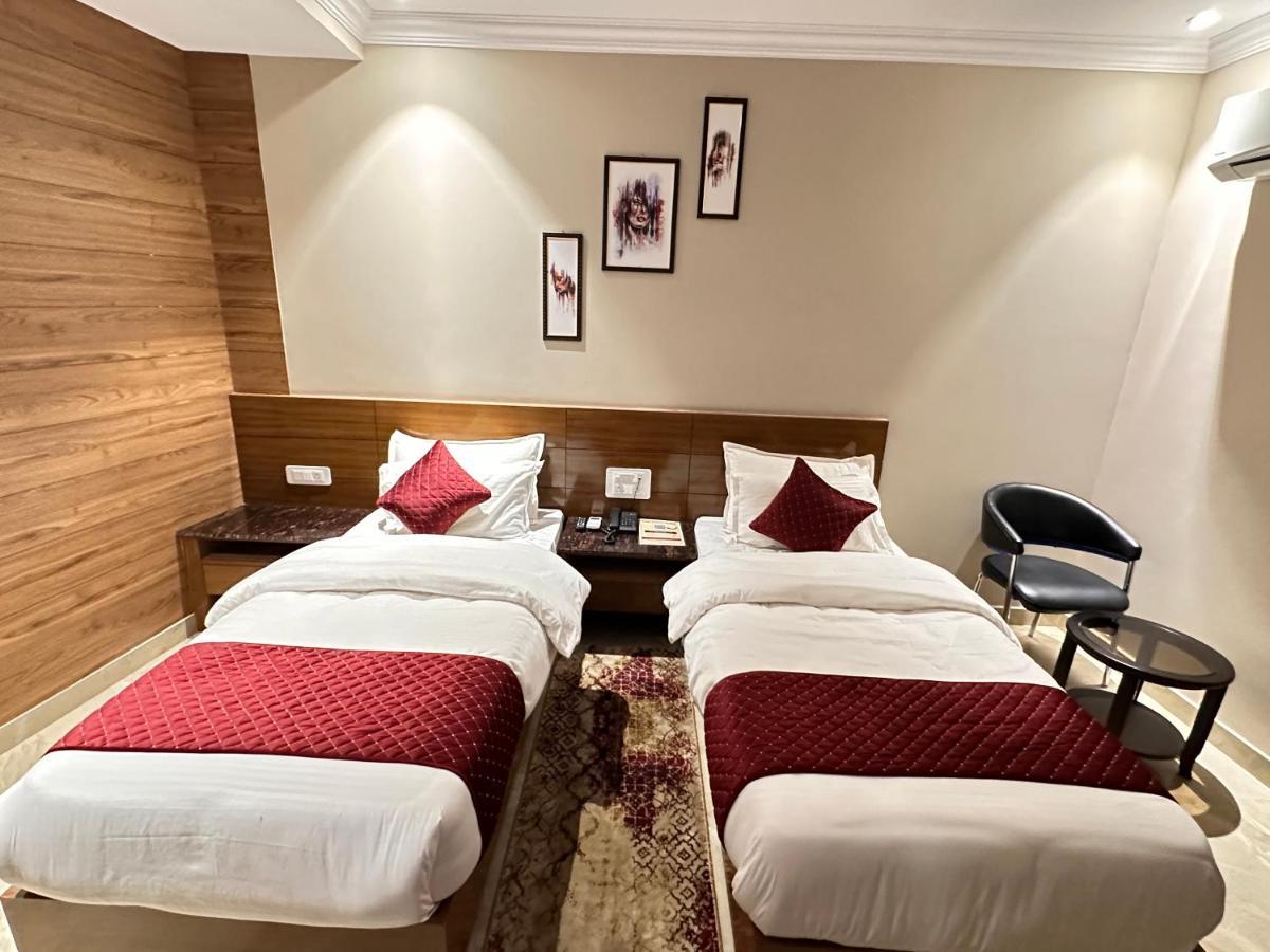 רישיקש Highlands Hotel מראה חיצוני תמונה