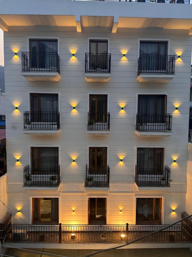 רישיקש Highlands Hotel מראה חיצוני תמונה