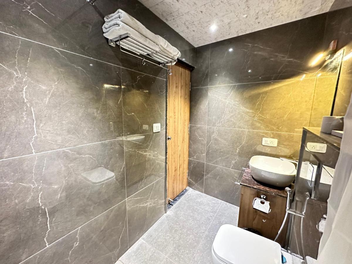 רישיקש Highlands Hotel מראה חיצוני תמונה