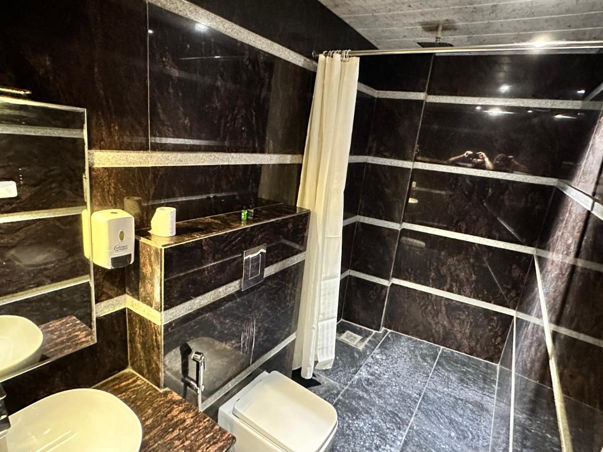 רישיקש Highlands Hotel מראה חיצוני תמונה